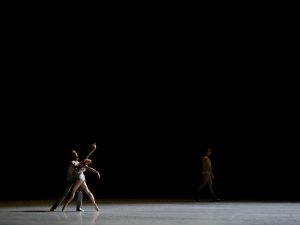 Oleg Klymyuk, Chantelle Kerr, Fabien Voranger - The Grey Area - Semperoper Ballett - photo © Costin Radu