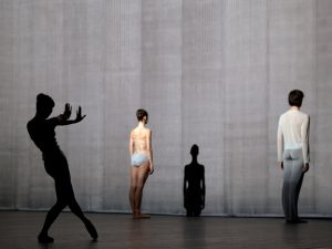 Yumiko Takeshima, Sofiane Sylve, Raphaël Coumes-Marquet - The Grey Area - Dutch National Ballet - photo © Deen van Meer