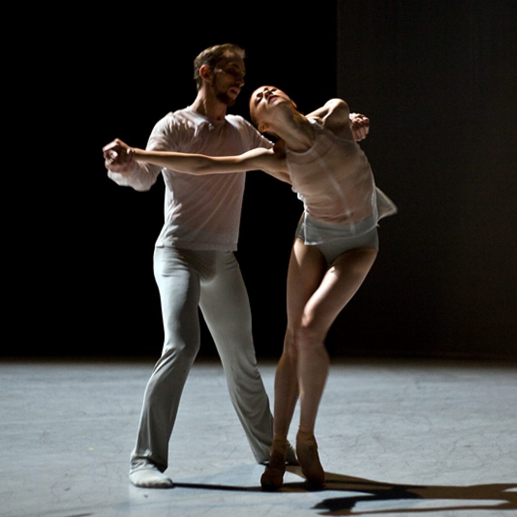 Oleg Klymyuk, Natalia Sologub - The Grey Area - Semperoper Ballett - photo © Costin Radu