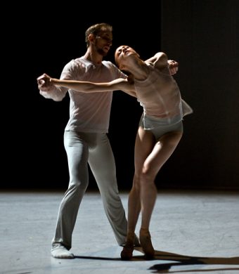 Oleg Klymyuk, Natalia Sologub - The Grey Area - Semperoper Ballett - photo © Costin Radu