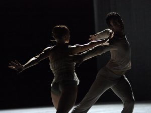 Natalia Sologub, Raphaël Coumes-Marquet - The Grey Area - Semperoper Ballett - photo © Costin Radu