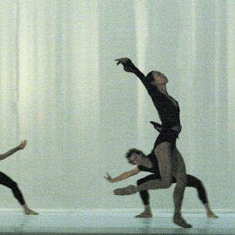 Raphaël Coumes-Marquet, Jahn Magnus Johansen, Yumiko Takeshima - Morning Ground - Dutch National Ballet - photo © Joris-Jan Bos