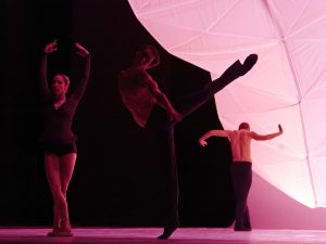 Eugenie Skilnand, Philip Currell, Andreas Heise - dancingmadlybackwards - The Norwegian National Ballet - photo © Costin Radu