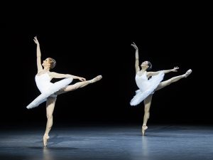 Sarah Hay, Arika Togawa - 5 - Semperoper Ballett - photo © Costin Radu